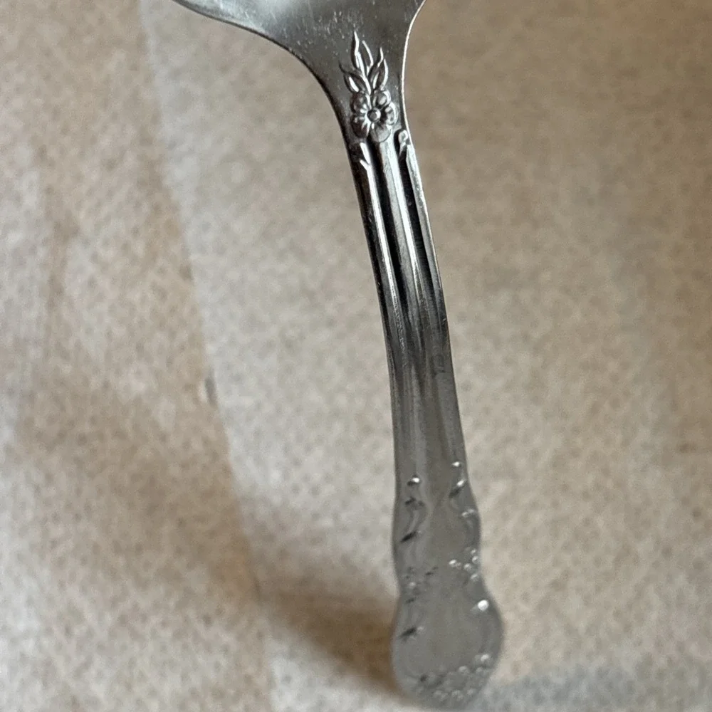 ONEIDA ROSEWOOD STAINLESS FLATWARE FLORAL SCROLLS TABLESPOONS, TEASPOONS, FORKS